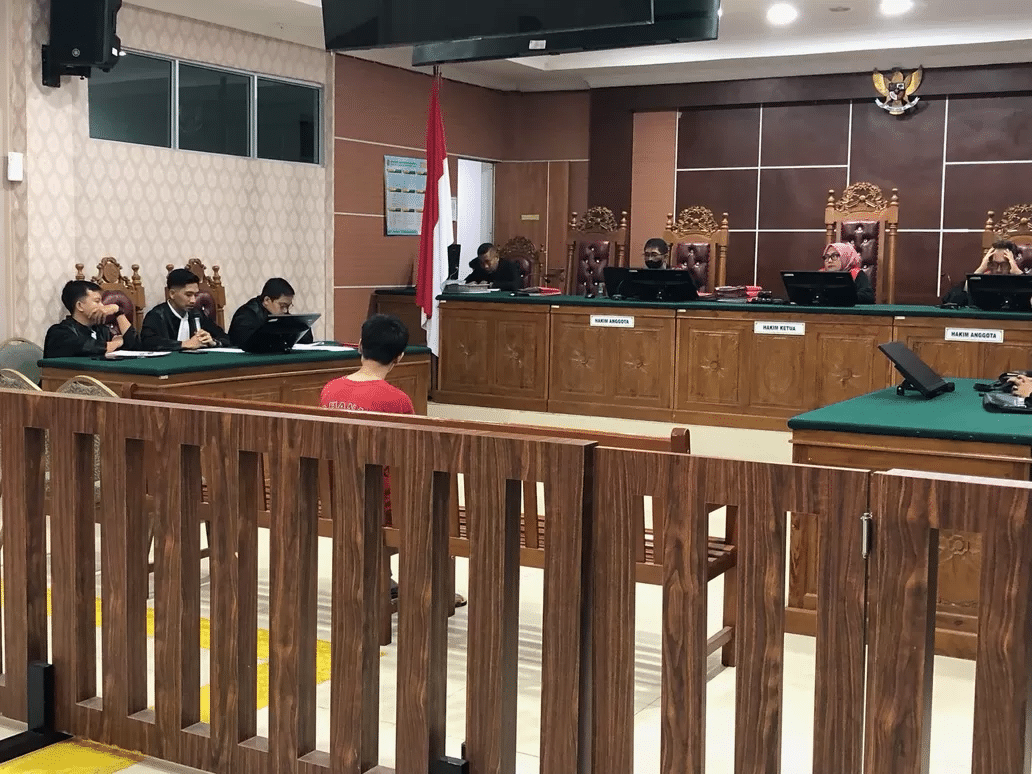 https://batampos.jawapos.com/hukum-kriminal/2427242950/air-mata-di-ruang-sidang-keluarga-fandi-mohon-keadilan